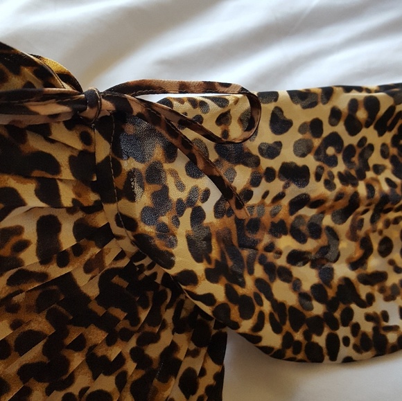 Rose & Olive Cheetah Blouse - Picture 4 of 5